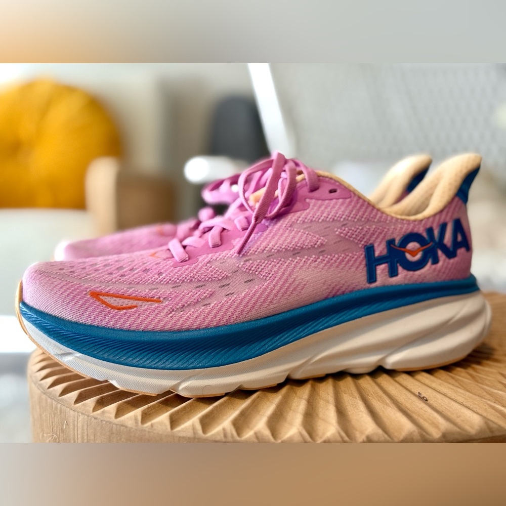 HOKA Women’s Clifton 9 Running Shoes Sz 7.5